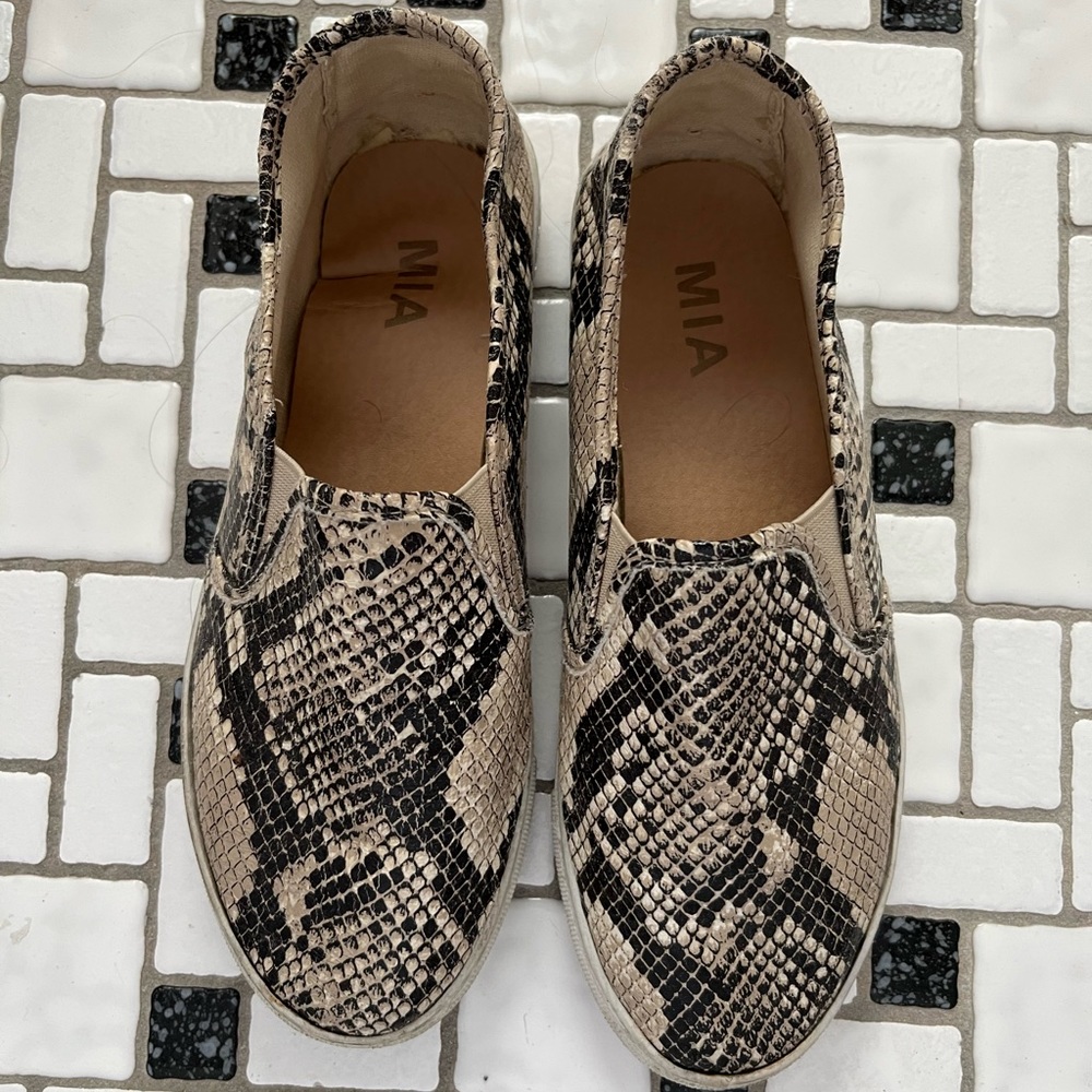 MIA Snakeskin Slip on Flat Sneakers Size 8